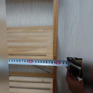 組み立て式のウッドシェルフの画像