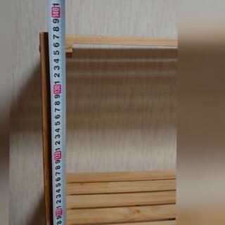 組み立て式のウッドシェルフの画像
