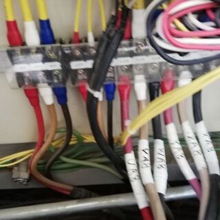 電気工事関係経験ある方おられますか?