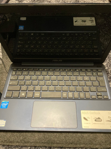 ASUS ノートパソコン　X205TA