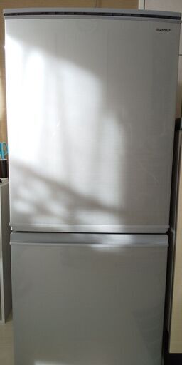 ☆全自動電気洗濯機(TOSHIBA AW-45M5)と冷凍冷蔵庫(ｼｬｰﾌﾟ,137L,2ﾄﾞｱ)の2点☆