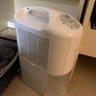 除湿機　四千円