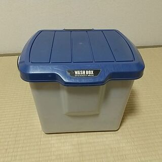 踏み台　米びつ　工具ケース　など　多様な使い方ができるプラスチックボックス　幅33cm×奥行25cm×高さ28cm　取手有の画像