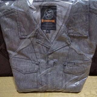 つなぎ服の画像
