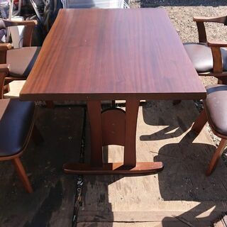★（取引中）ダイニングテーブル（美品）差し上げます。【引取り限定】★の画像