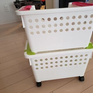 🌟ローラー付収納🌟の画像