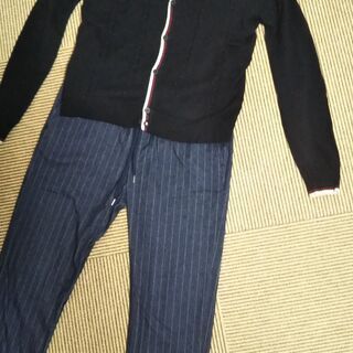 男子用フォーマルタイプ服の画像