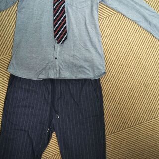 男子用フォーマルタイプ服の画像
