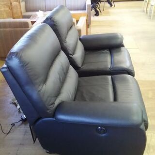 値下げしました。【愛品倶楽部柏店】美品　ＮＩＴＯＲＩ　ニトリ　ビリーバー３　２人用電動本革リクライニングソファー　セパレート　背もたれ取外可　黒　【店舗同時販売中】】　の画像