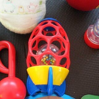 赤ちゃん玩具セットの画像