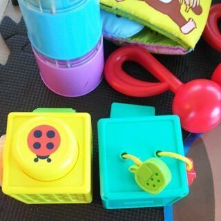 赤ちゃん玩具セットの画像