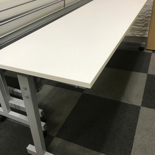 特価！キャスター付き折りたたみデスク　の画像