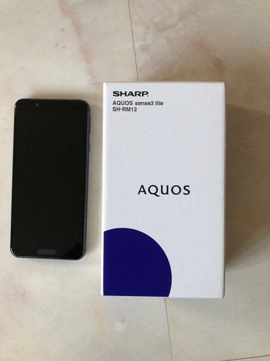 新品同様　SHARP SH-RM12 SIMフリー　スマートフォン