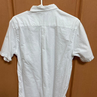 白シャツ 半袖 Mサイズ 襟に多少の汚れあり 中古品の画像