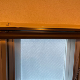 ニトリ 遮光ブラインド ブラウンの画像