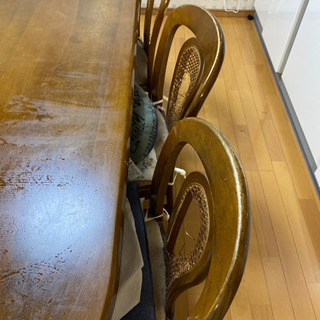 ダイニングテーブル 椅子付きの画像