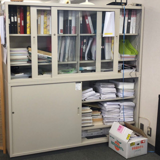事務所スチール書庫　ガラス63引違い×スチール63引違い書庫セット　の画像