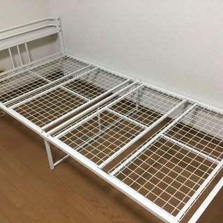 ニトリのシングルパイプベッドフレーム(コンセント付き)の画像