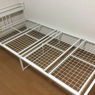ニトリのシングルパイプベッドフレーム(コンセント付き)