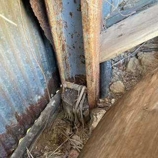 鉄筋の骨組みです。解体して持っていってくれる方の画像