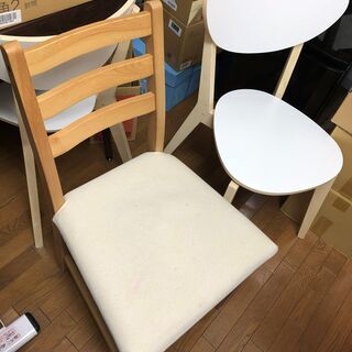 IKEAのダイニングチェア　２種類計５脚譲ります（バラ可）