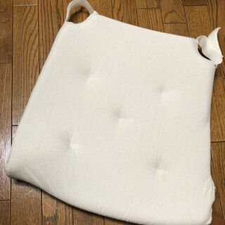 IKEAのダイニングチェア　２種類計５脚譲ります（バラ可）の画像