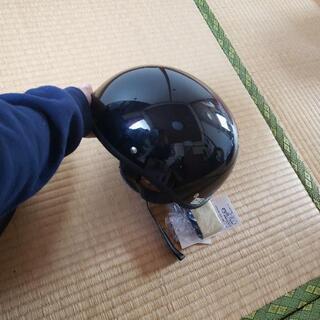 ヘルメット　半キャップ？