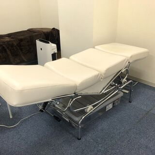 【締め切り間近】月曜午前中マデ　マツエク専用施術ベッドeuric...