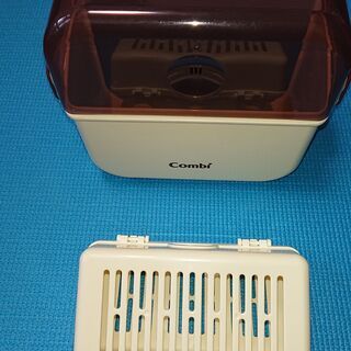 哺乳瓶　電子レンジ除菌＆保管ケース　（Combi）美品の画像