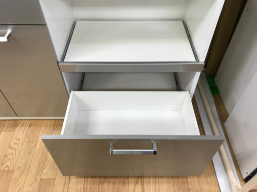 【リサイクルショップ八光　田上店　配達・設置OK】エナメルホワイト&シルバー　大型食器棚