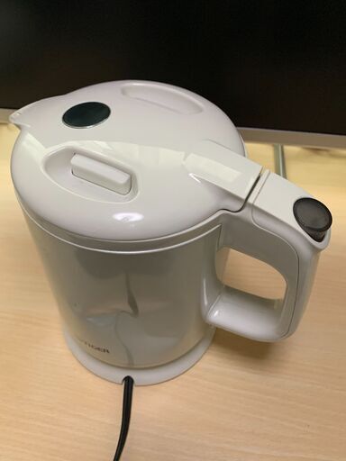 タイガー 電気ケトル 湯沸かし器　800ml 蒸気レス わく子 PCH-G080
