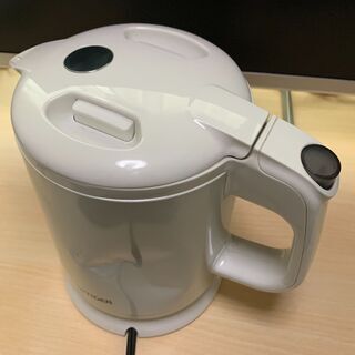 タイガー 電気ケトル 湯沸かし器　800ml 蒸気レス わく子 ...