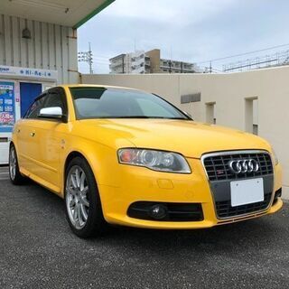 アウディ S4 4.2L V8 FSI