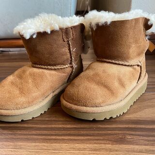 UGG BOOTS 子ども 13-14センチぐらい　(取引確定済み)