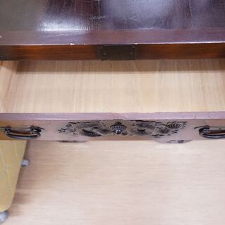 飾りがしっかりとした時代箪笥✨車箪笥✨鍵機能あり✨幅76×奥行46×高さ61cm✨中古品の画像