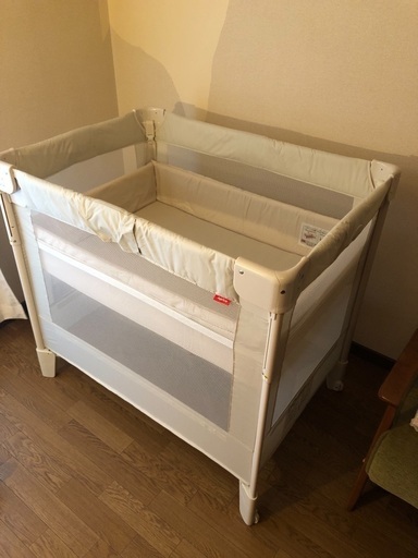 美品 ココネルエアー アップリカ ベビーベッド ベビーサークル ミルク