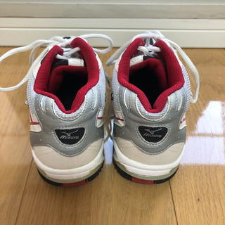 ミズノ　テニスシューズの画像