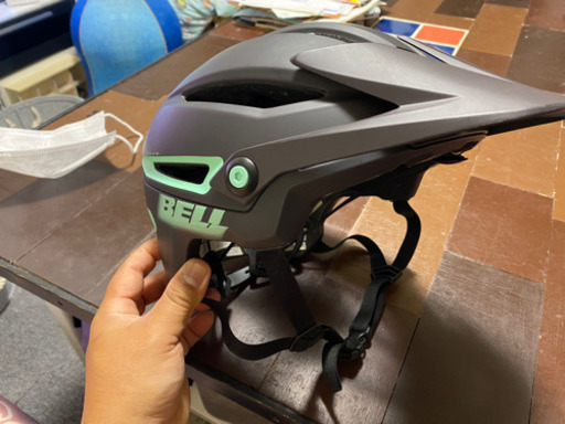 BELL ヘルメット　シクサーミップス　決まりました