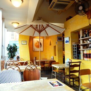 【天神のど真ん中でアルバイトしてみませんか？】老舗カレー店 ホールスタッフ募集！の画像
