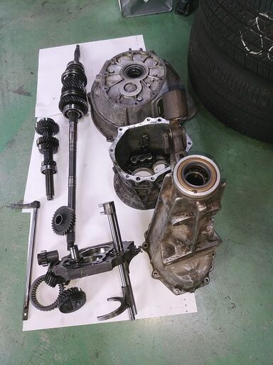 超稀少な日産71A 5速ミッション　NISSANの旧車