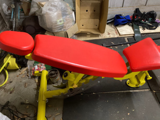 ベルトスクワットとアジャスタブルベンチ