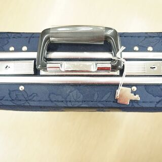 無料！✨昭和レトロなスーツケース✨キャスターなしタイプ✨昔風の鞄✨鍵付き✨中古品の画像