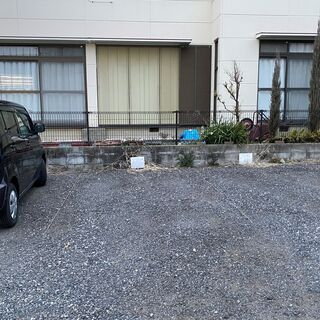 駐車場  砂利敷