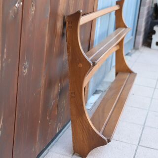 イギリスercol(アーコール)社のエルム無垢材を使用したウォールラックです！丸みを帯びた可愛らしいフォルムの壁掛けシェルフ。お部屋を優しい雰囲気にしてくれる飾り棚です♪(1)の画像
