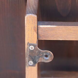 イギリスercol(アーコール)社のエルム無垢材を使用したウォールラックです！丸みを帯びた可愛らしいフォルムの壁掛けシェルフ。お部屋を優しい雰囲気にしてくれる飾り棚です♪(1)の画像