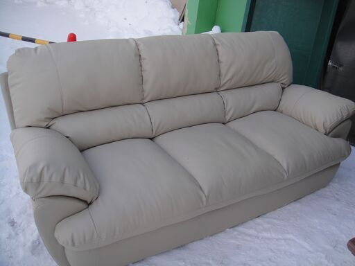 フェイクレザー張り３人掛けソファ　アイボリー　合成皮革　ハイバック