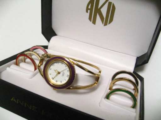 NY人気ブランドAnneアンクラインのベゼル交換タイプのバングル時計