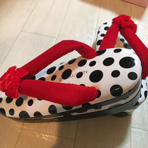 豆千代モダン ドット 草履 リボン 鼻緒 赤 お好みすげ 和風館 ふりふ