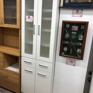 スリムサイズ 幅約60㎝ でキッチンスペースを有効活用‼ 食器棚...