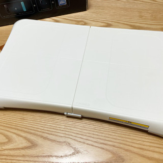 【値下げしました】Wiiスポーツリゾートセット WiiFit,マリオ,リモコン3本付きの画像
